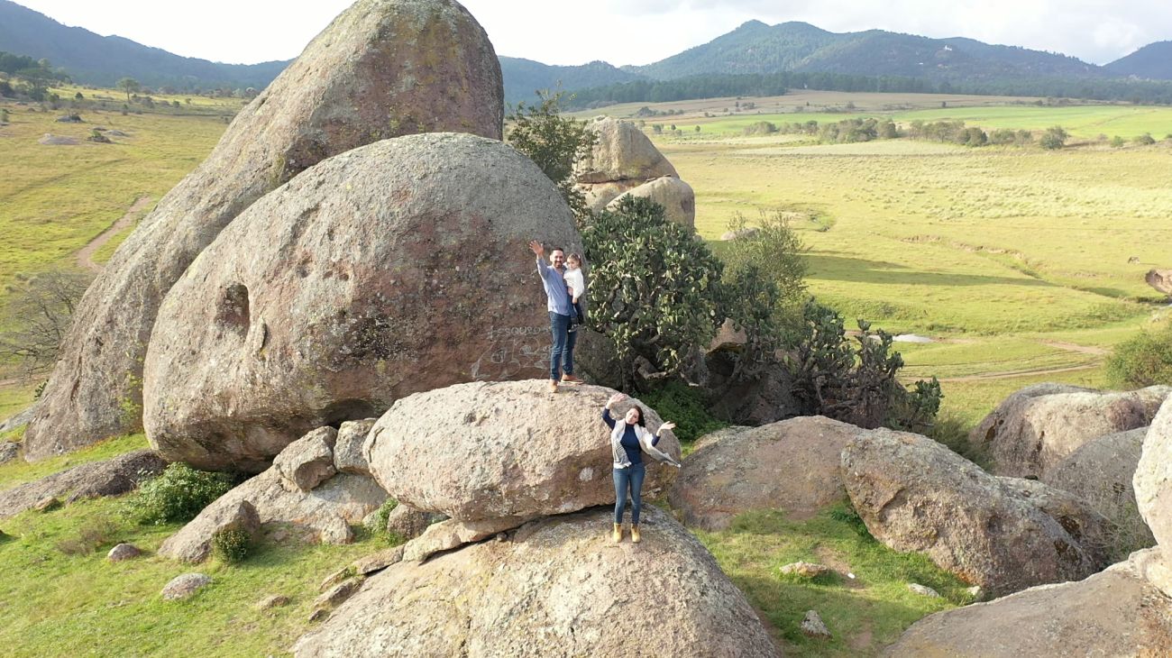 Reserva_del_Nogal_Presa_del_nogal_Familia_Feliz_Enormes_Rocas2_opt